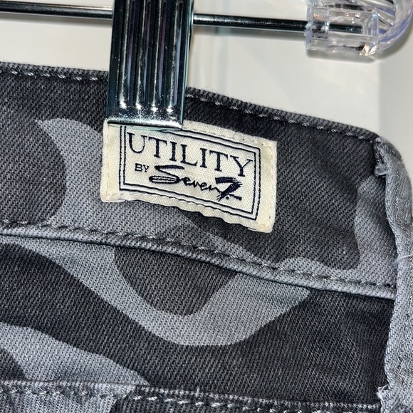 Utility by Seven ankle skinny dark gray camo pants size 8 - Picture 8 of 10